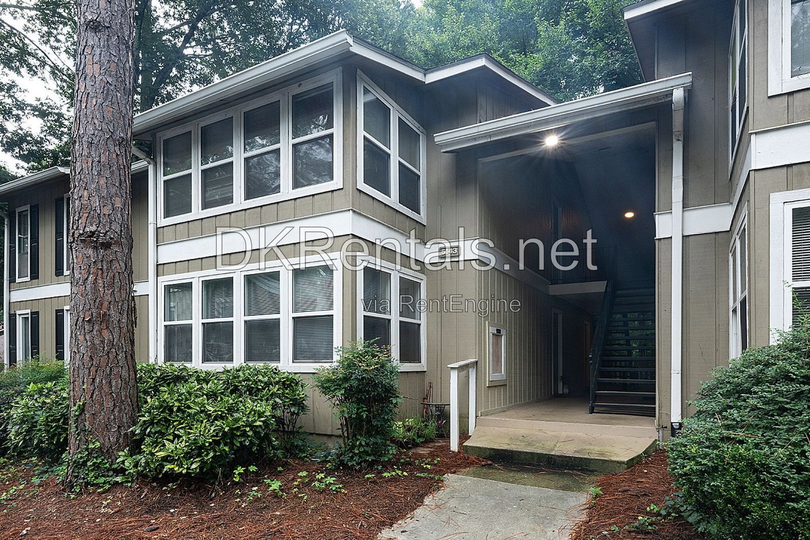 2 Bedroom Rental – 5143 Roswell Road Northeast #9, Atlanta, GA, 30342